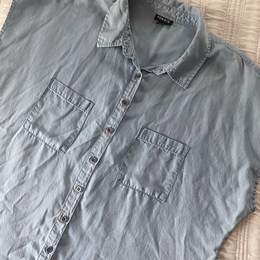 Torrid‎ Tencel Chambray Buttondown Shirt Summer Blue 00 Medium Large M/L
